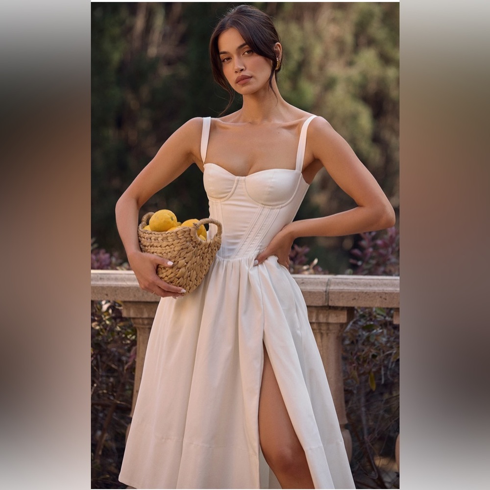 Chic Strapless White Dress